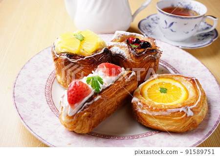 Fruit Danish 91589751