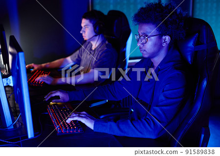 Gamers in Neon Light Gamers in Neon Light 91589838