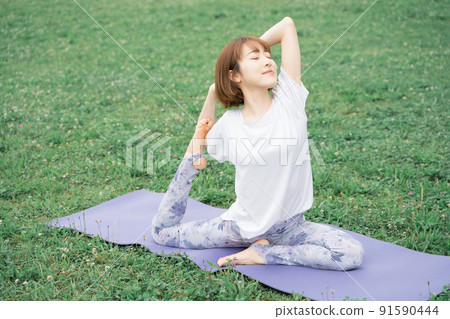 Park yoga half pigeon pose Park yoga half pigeon pose 91590444