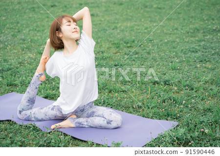 Park yoga half pigeon pose Park yoga half pigeon pose 91590446