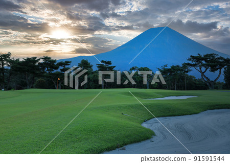 Asagiri Jamboree Golf Club in the early summer morning Asagiri Jamboree Golf Club in the early summer morning 91591544