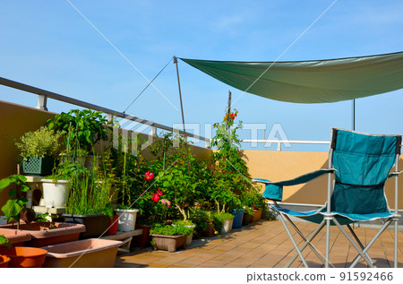 Camping equipment makes an outstanding performance on roof balconies 91592466