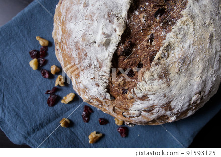 Handmade bread walnut & cranbe 91593125