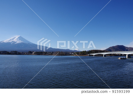 從河口湖看冬天的富士山 91593199