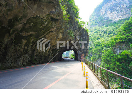 Taroko National Park, famous for its spectacular mountains and marble canyons. 91593576