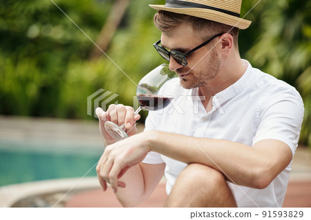 Enjoying Red Wine Flavour 91593829
