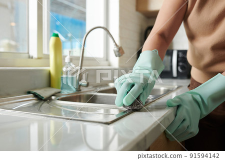 Housewife cleaning sink with sponge Housewife cleaning sink with sponge 91594142