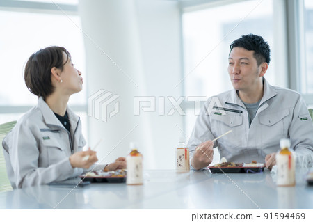 工程師穿著工作服午休 91594469