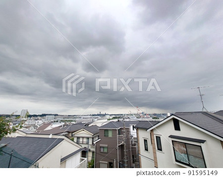 Rain cloud approaching 91595149