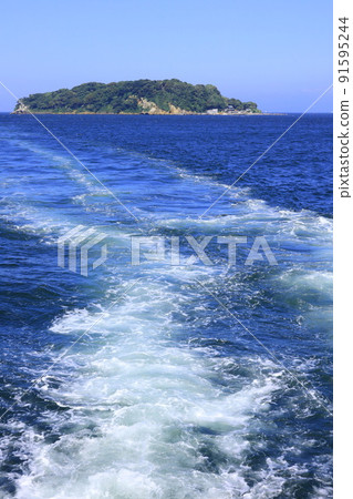 Scenery of Sarushima seen from a ship Scenery of Sarushima seen from a ship 91595244