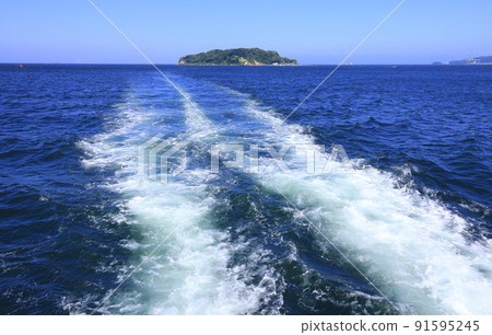Scenery of Sarushima seen from a ship Scenery of Sarushima seen from a ship 91595245