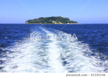 Scenery of Sarushima seen from a ship Scenery of Sarushima seen from a ship 91595246