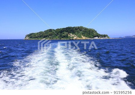 Scenery of Sarushima seen from a ship Scenery of Sarushima seen from a ship 91595256