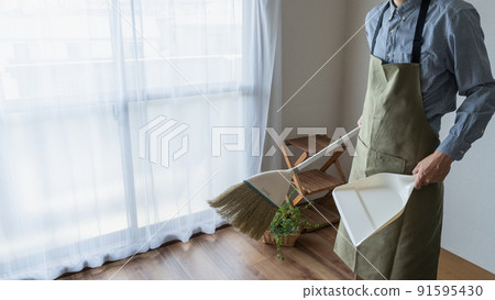 Man in an apron | Flooring sweeping Man in an apron | Flooring sweeping 91595430