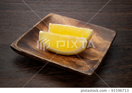 Lemon comb cut photo 91596713