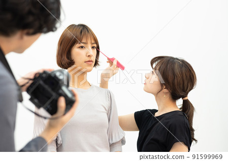 Model and make-up 91599969