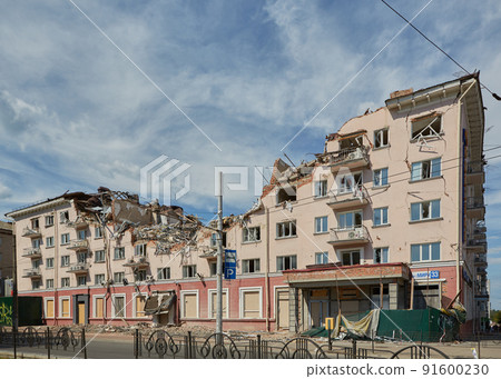 The consequences of the explosion of the hotel Ukraine by a Russian missile. The consequences of the explosion of the hotel Ukraine by a Russian missile. 91600230