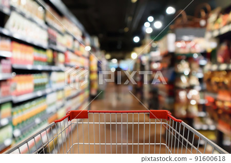 Shopping cart with supermarket aisle blur abstract background 91600618