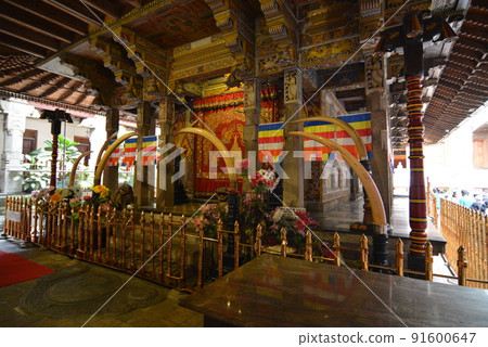 Sri Lanka Kandy Buddha Tooth Temple 91600647
