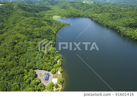 北海道白老井的 Poroto 湖鳥瞰圖（毗鄰 Upopoi） 91601416