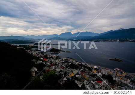 Sunset panorama view to Alesund from Fjellstua viewpoint, Norway Sunset panorama view to Alesund from Fjellstua viewpoint, Norway 91602144