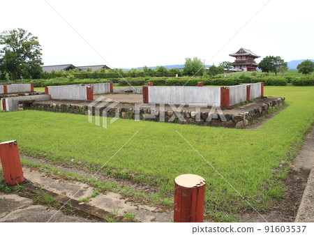 世界遺產平城宮舊址的朱雀門和兵部省重建舊址 世界遺產平城宮舊址的朱雀門和兵部省重建舊址 91603537