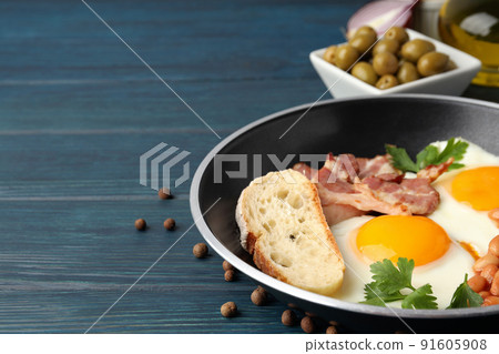 Concept of tasty breakfast on wooden background 91605908
