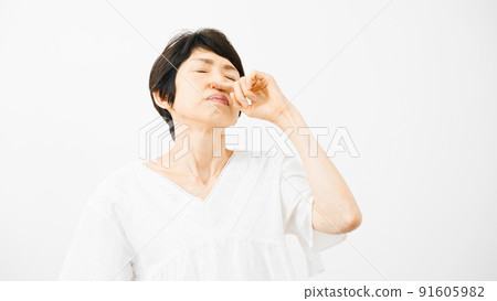 健康形象 中間女人嗅 91605982