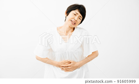 Health image: Middle-aged woman who is hungry 91605999