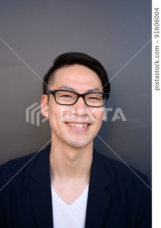 看著相機休閒的男性肖像 看著相機休閒的男性肖像 91606004