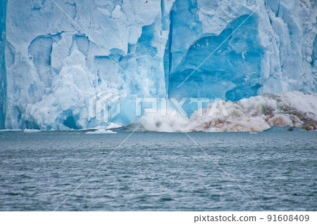 Ice Calving, Deep Blue Glacier, Signehamna Harbor, Norway Ice Calving, Deep Blue Glacier, Signehamna Harbor, Norway 91608409
