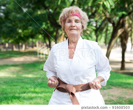 Old woman in kimono training in park 91608503