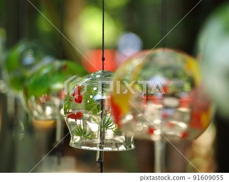 Summer tradition, cool breeze image, wind chime 91609055