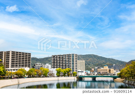 It is an urban landscape with a river. It shows the direction of Tenmacho in the west of the Tenma River. It is the lower reaches of Hirose Bridge. Hiroshima It is an urban landscape with a river. It shows the direction of Tenmacho in the west of the Tenma River. It is the lower reaches of Hirose Bridge. Hiroshima 91609114