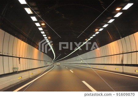 Driving photography in the Shin-Tomei tunnel 91609870