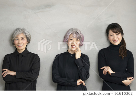 3名50多歲的女性 3名50多歲的女性 91610362