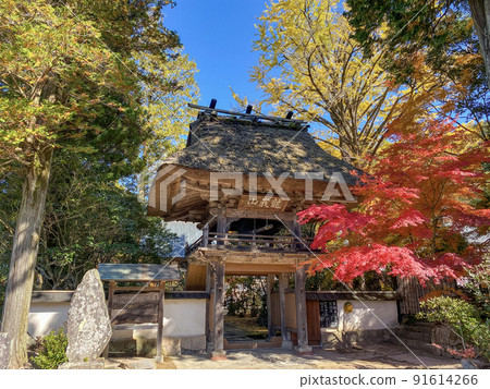 Yufuin Buddhist temple autumn leaves Yufuin Buddhist temple autumn leaves 91614266