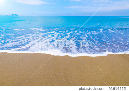 Refreshing morning beach and waves (Kyonan Town, Chiba Prefecture) 91614335