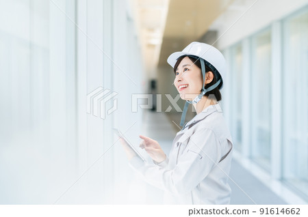 Female engineer to inspect 91614662