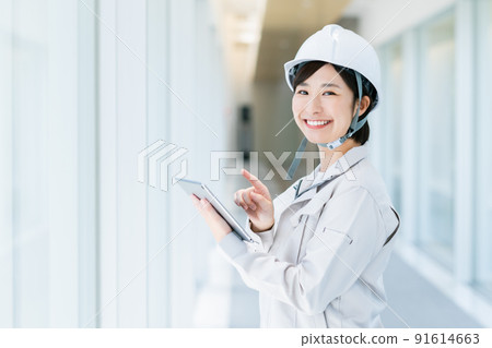 Female engineer to inspect Female engineer to inspect 91614663