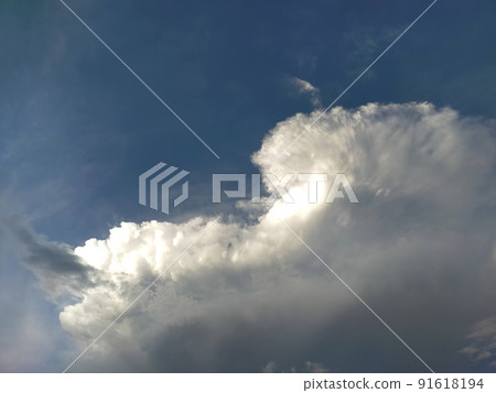 Dramatic clouds in the summer sky Dramatic clouds in the summer sky 91618194