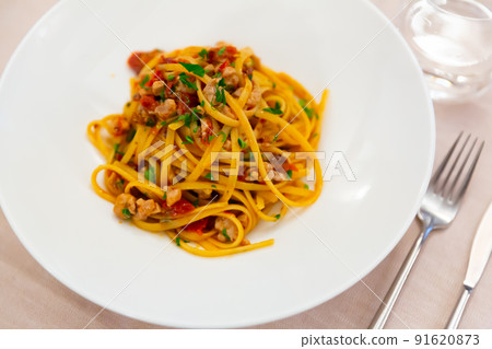 Linguini with fresh tuna and dried tomato pesto closeup Linguini with fresh tuna and dried tomato pesto closeup 91620873
