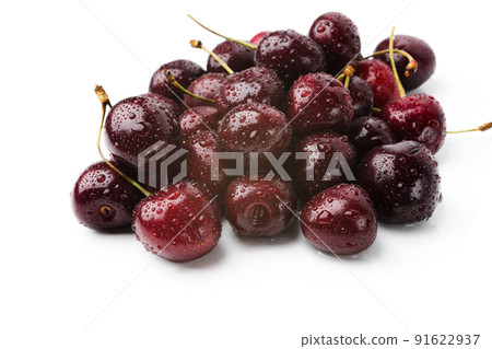 Juice and fresh cherry 91622937