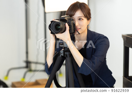 Shooting studio photographer 91622939