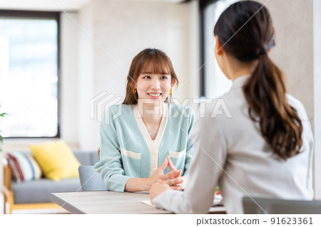 諮詢規劃師的年輕女性 91623361