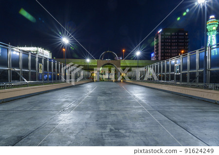 Tennoji Park, a connecting bridge from the front of the museum to the entrance of the zoo, Shinsekai Gate, night view Tennoji Park, a connecting bridge from the front of the museum to the entrance of the zoo, Shinsekai Gate, night view 91624249