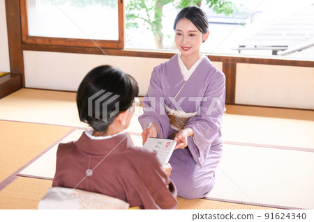A bird's-eye view of a woman giving souvenirs in kimono A bird's-eye view of a woman giving souvenirs in kimono 91624340