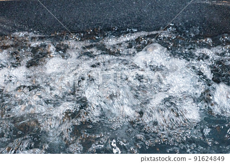 漩渦的水面 91624849