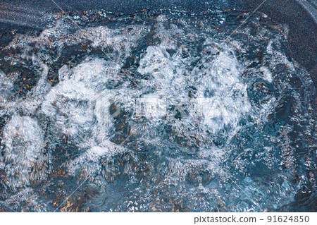 漩渦的水面 91624850