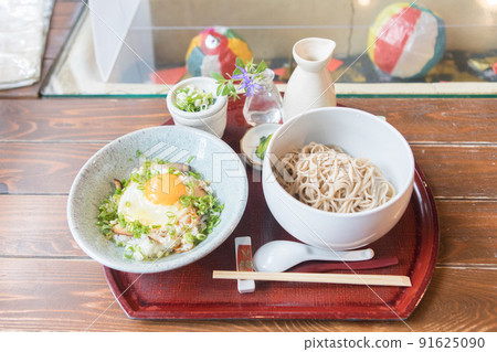 蕎麥麵、烤豬肉雞蛋飯 蕎麥麵、烤豬肉雞蛋飯 91625090